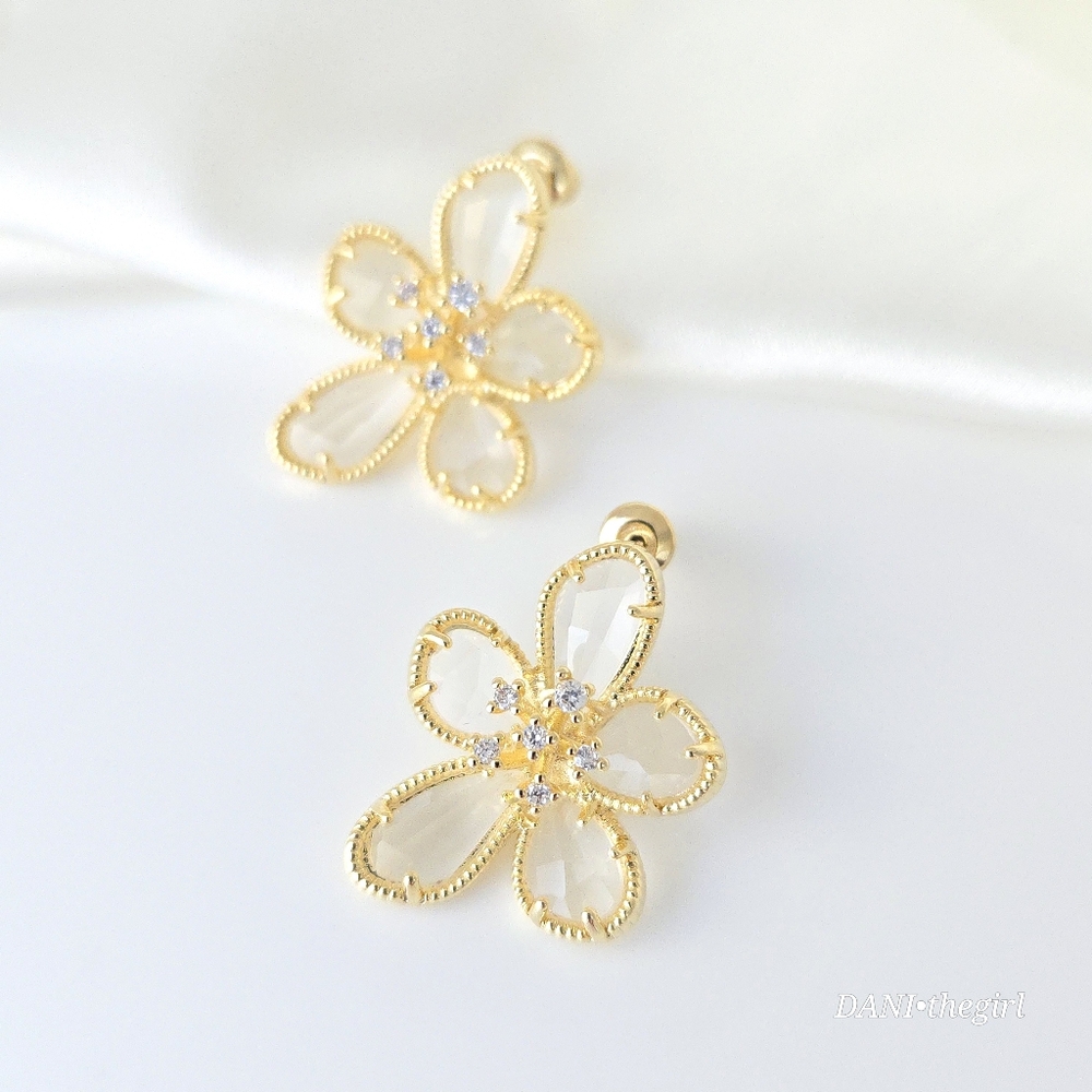 14K Gold CZ Diamond Flower Stud Statement Earrings - Picture 5 of 9